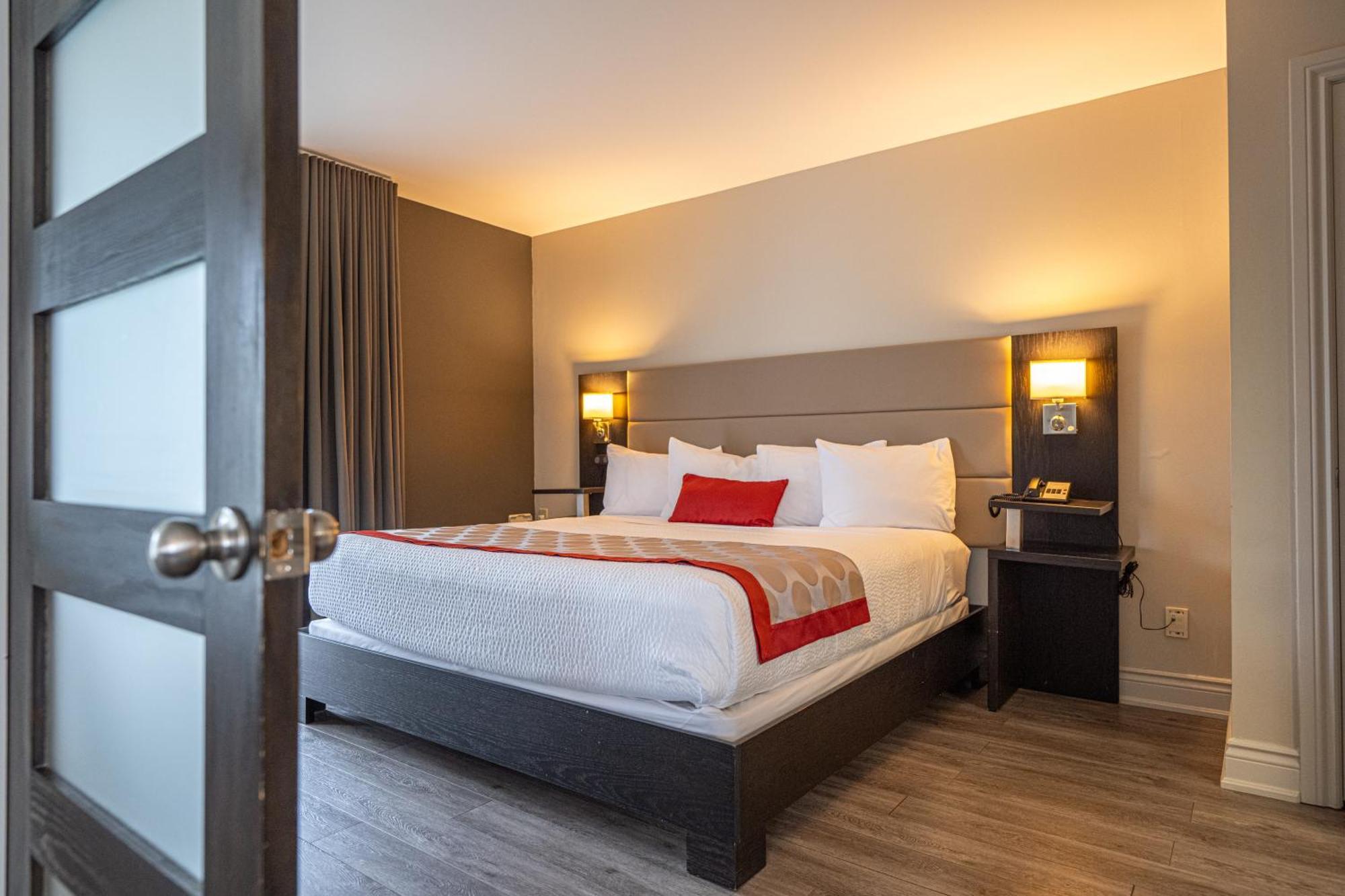 Ramada By Wyndham Ottawa On The Rideau Hotel Exterior photo