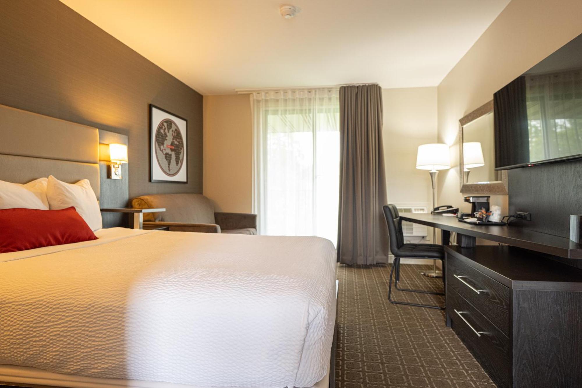 Ramada By Wyndham Ottawa On The Rideau Hotel Exterior photo