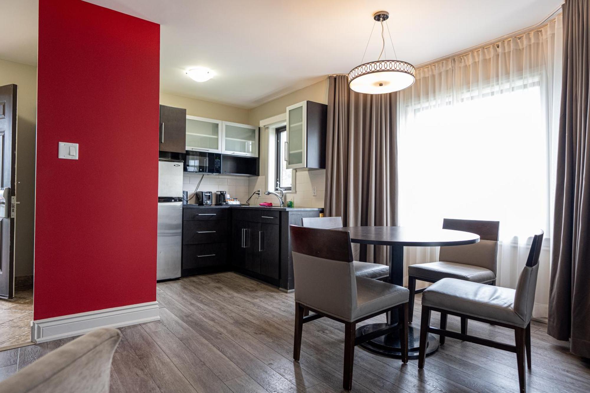 Ramada By Wyndham Ottawa On The Rideau Hotel Exterior photo