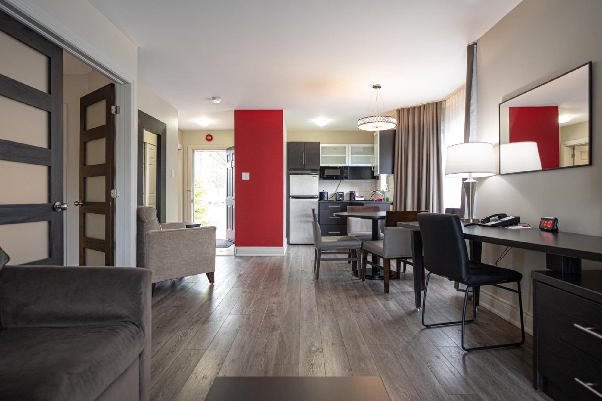 Ramada By Wyndham Ottawa On The Rideau Hotel Exterior photo