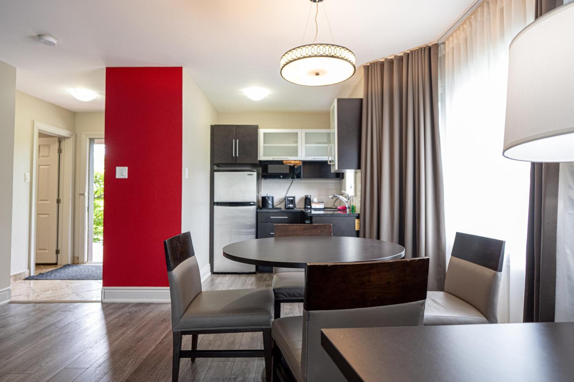 Ramada By Wyndham Ottawa On The Rideau Hotel Exterior photo