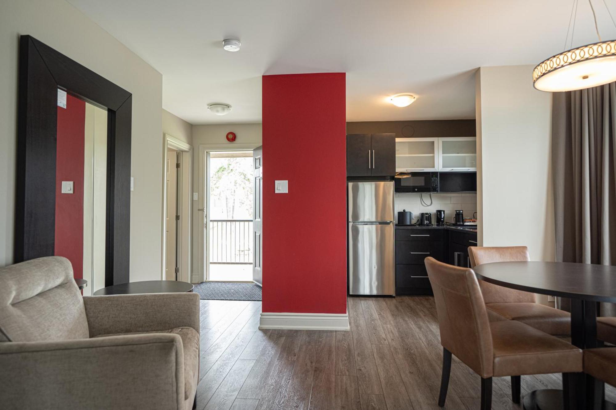 Ramada By Wyndham Ottawa On The Rideau Hotel Exterior photo