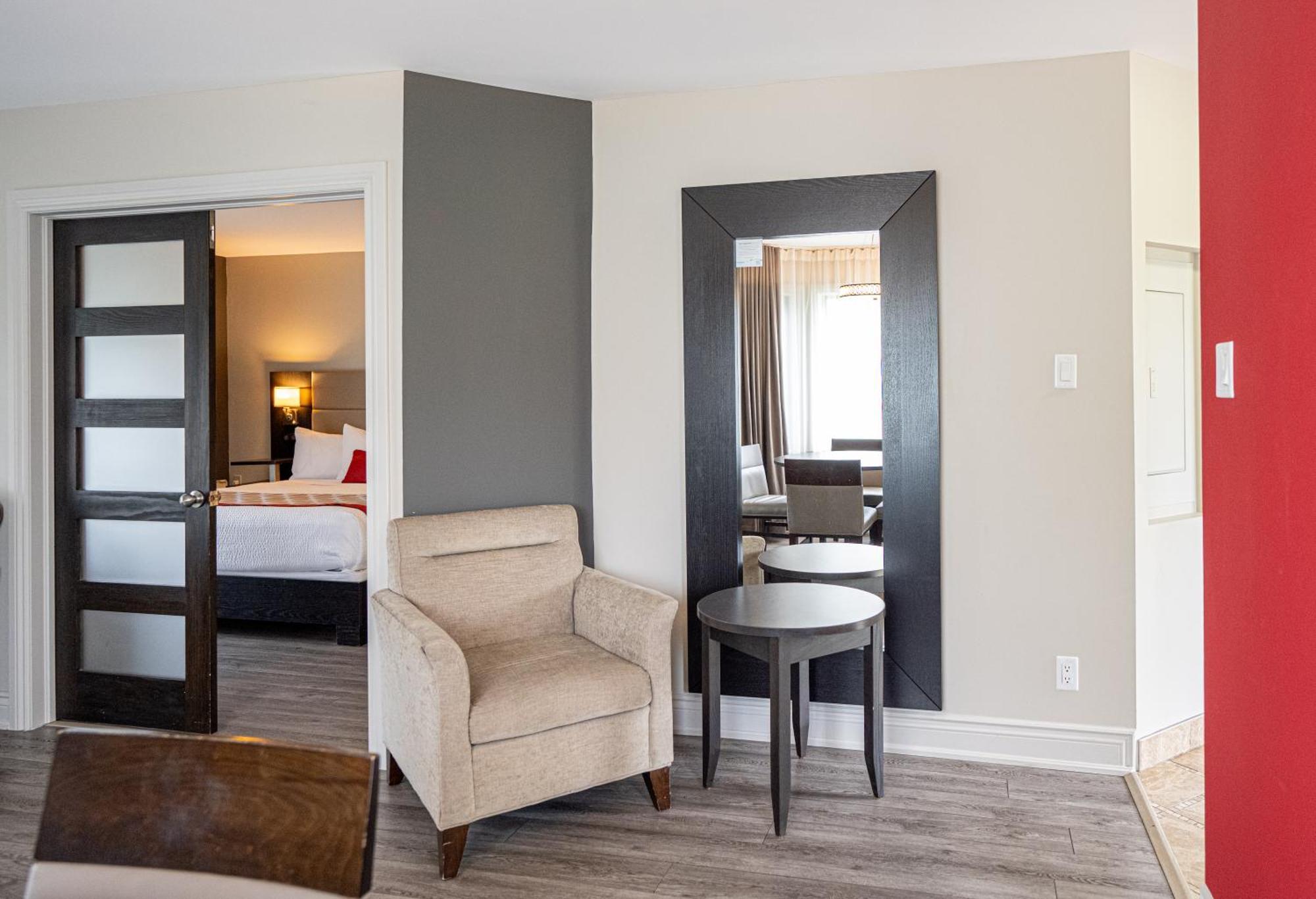 Ramada By Wyndham Ottawa On The Rideau Hotel Exterior photo