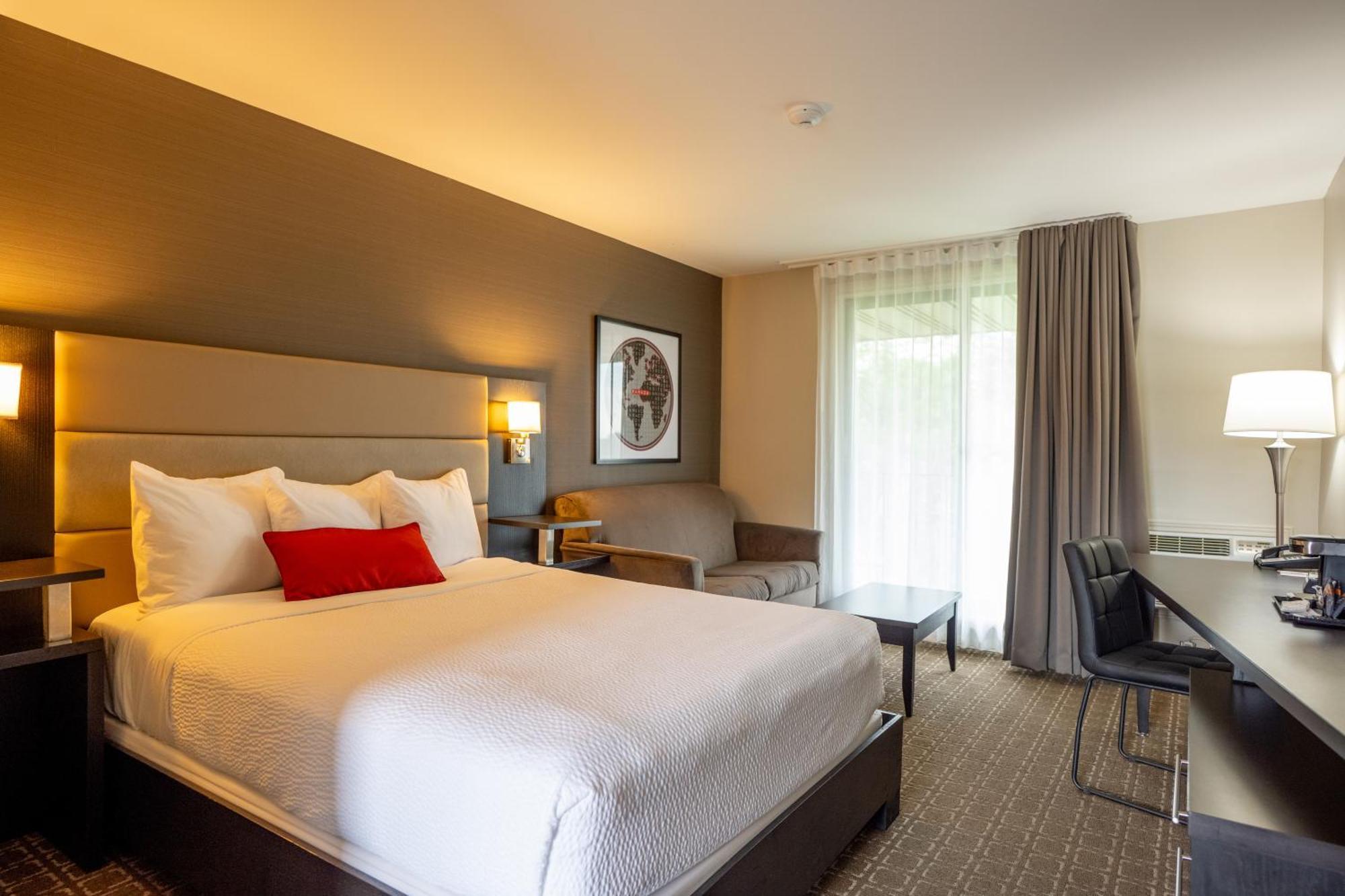 Ramada By Wyndham Ottawa On The Rideau Hotel Exterior photo