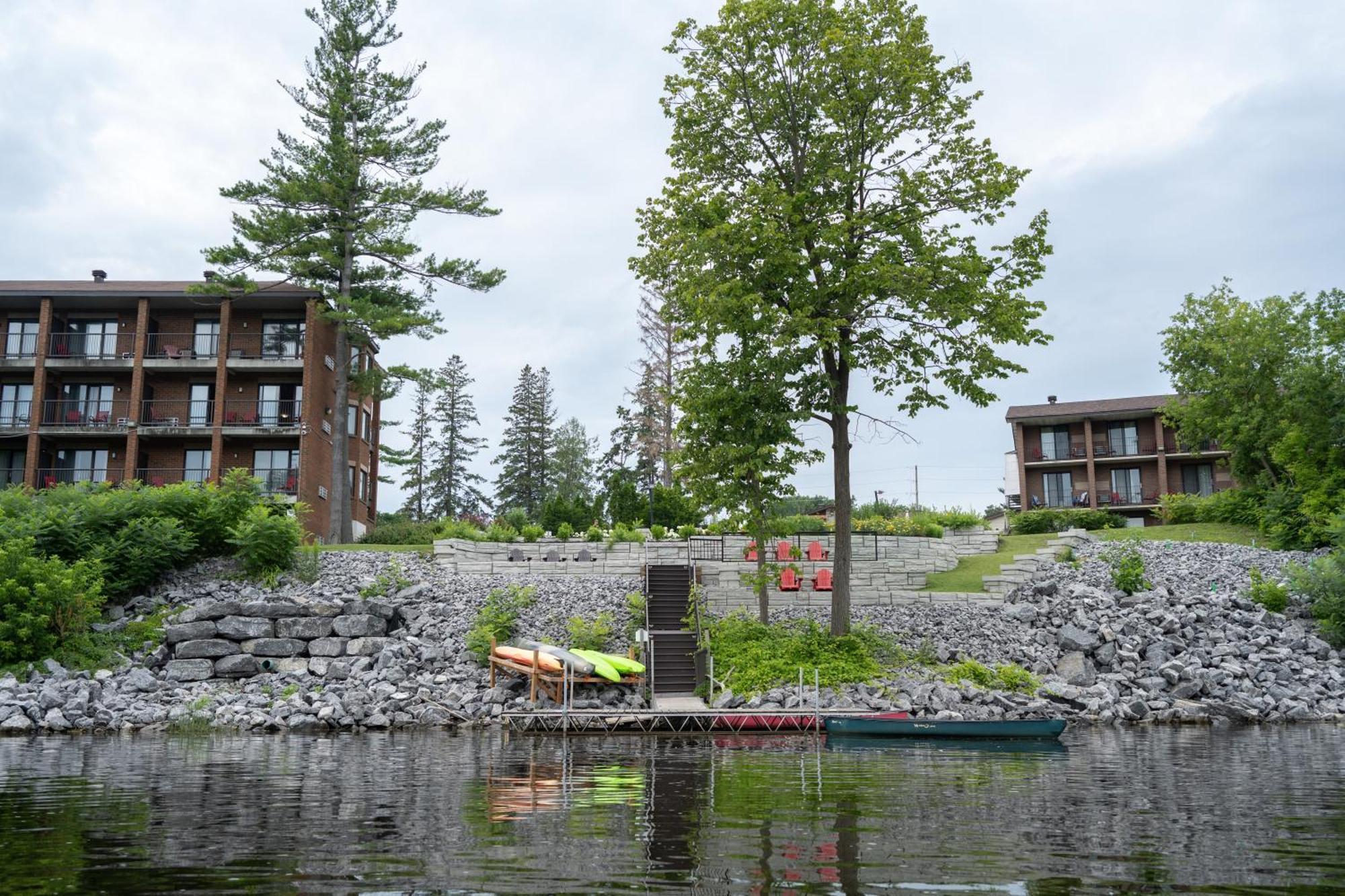 Ramada By Wyndham Ottawa On The Rideau Hotel Exterior photo