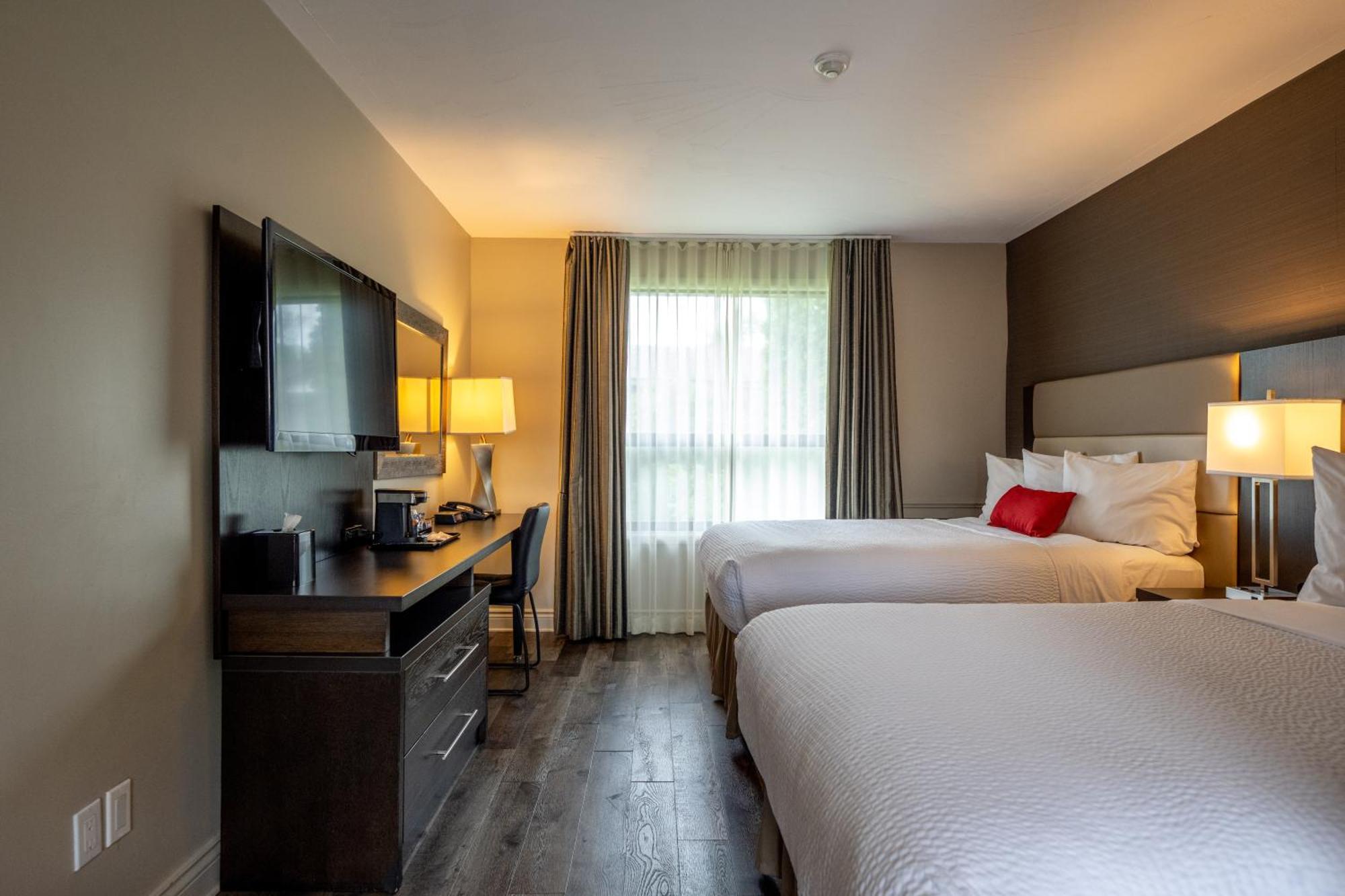 Ramada By Wyndham Ottawa On The Rideau Hotel Exterior photo