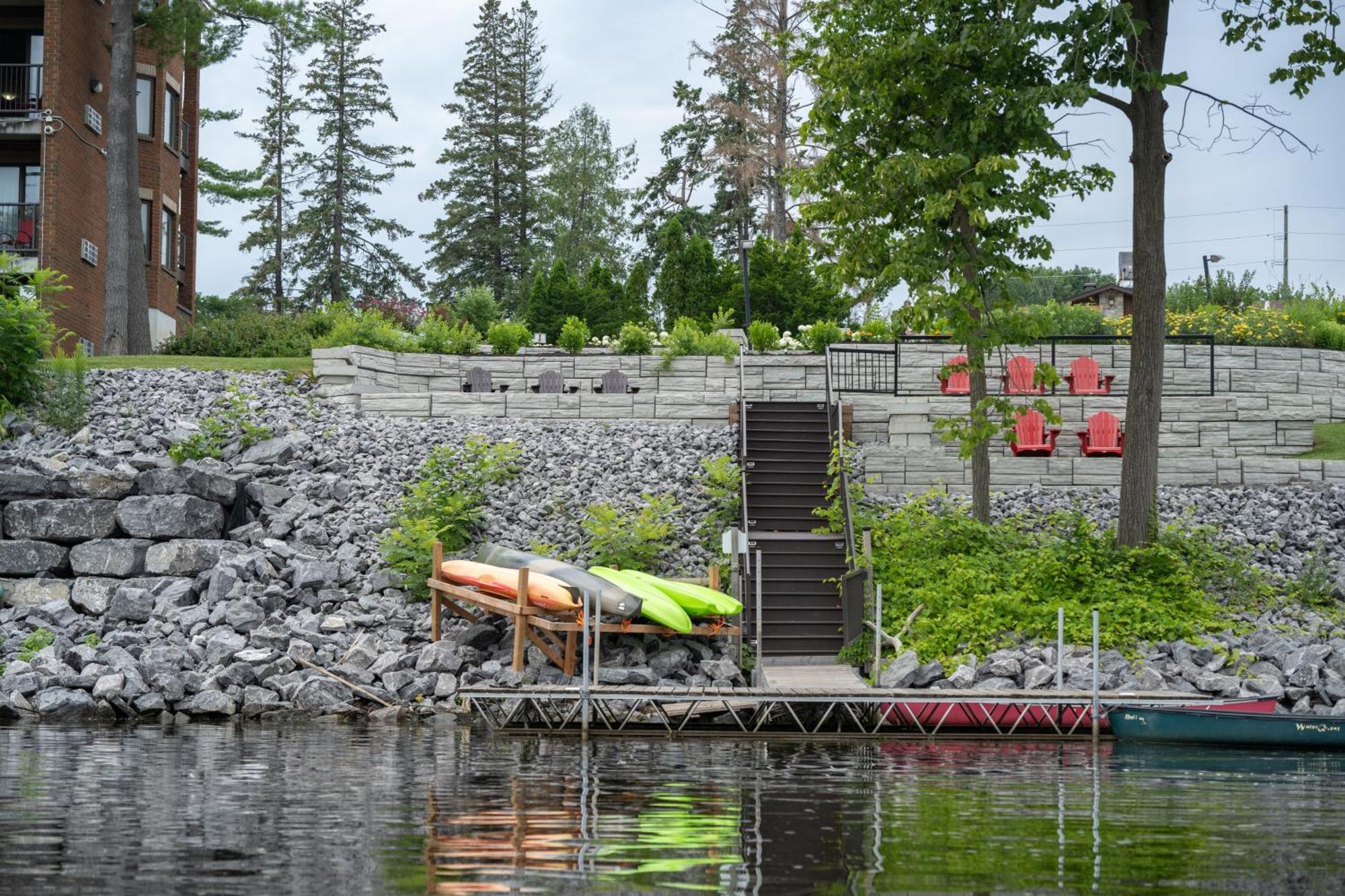 Ramada By Wyndham Ottawa On The Rideau Hotel Exterior photo