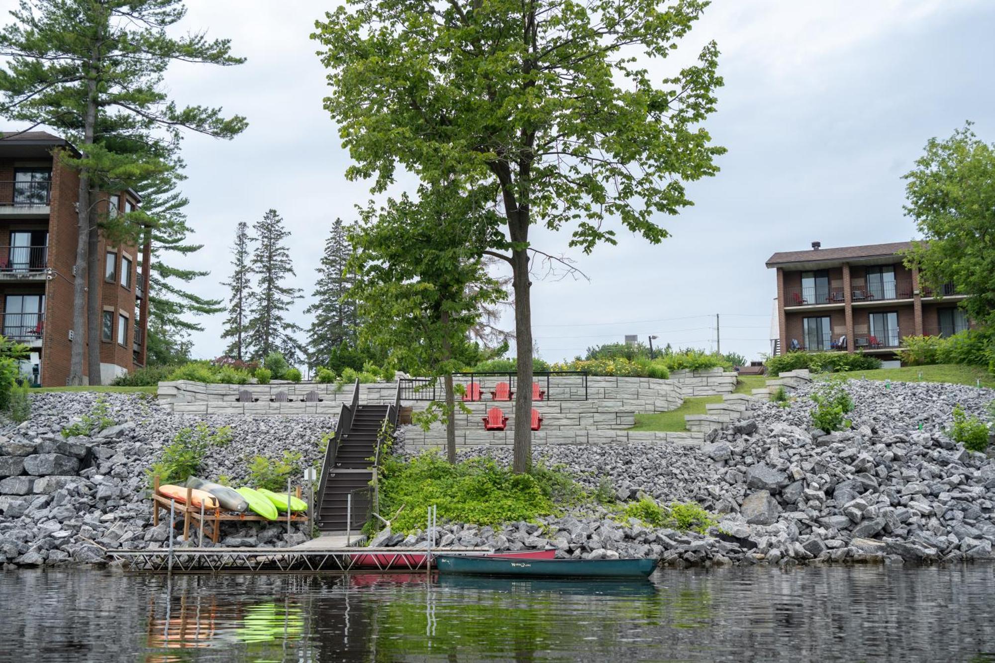 Ramada By Wyndham Ottawa On The Rideau Hotel Exterior photo