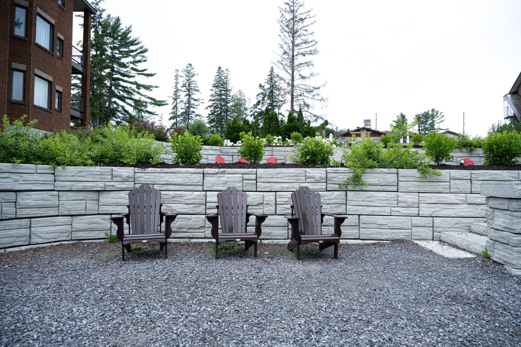 Ramada By Wyndham Ottawa On The Rideau Hotel Exterior photo