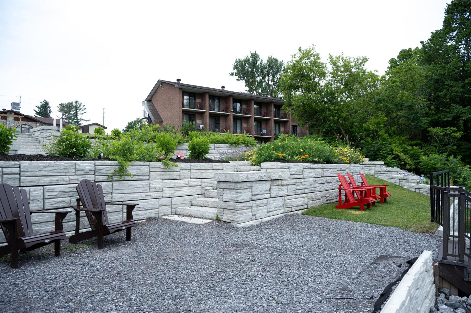 Ramada By Wyndham Ottawa On The Rideau Hotel Exterior photo