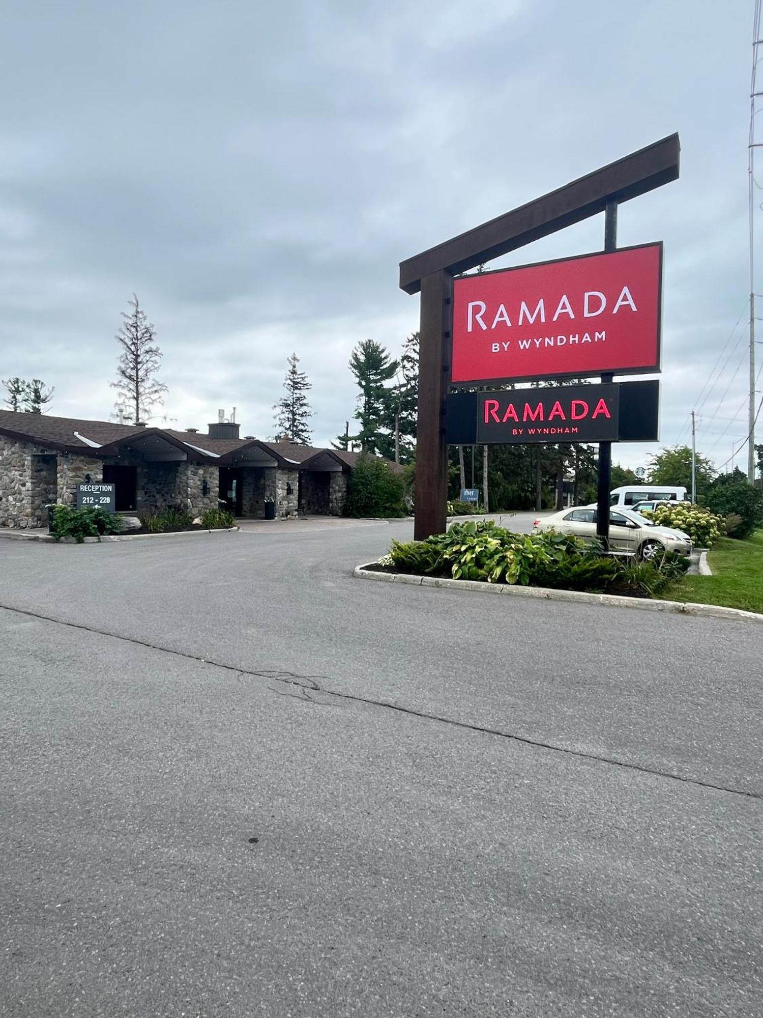 Ramada By Wyndham Ottawa On The Rideau Hotel Exterior photo