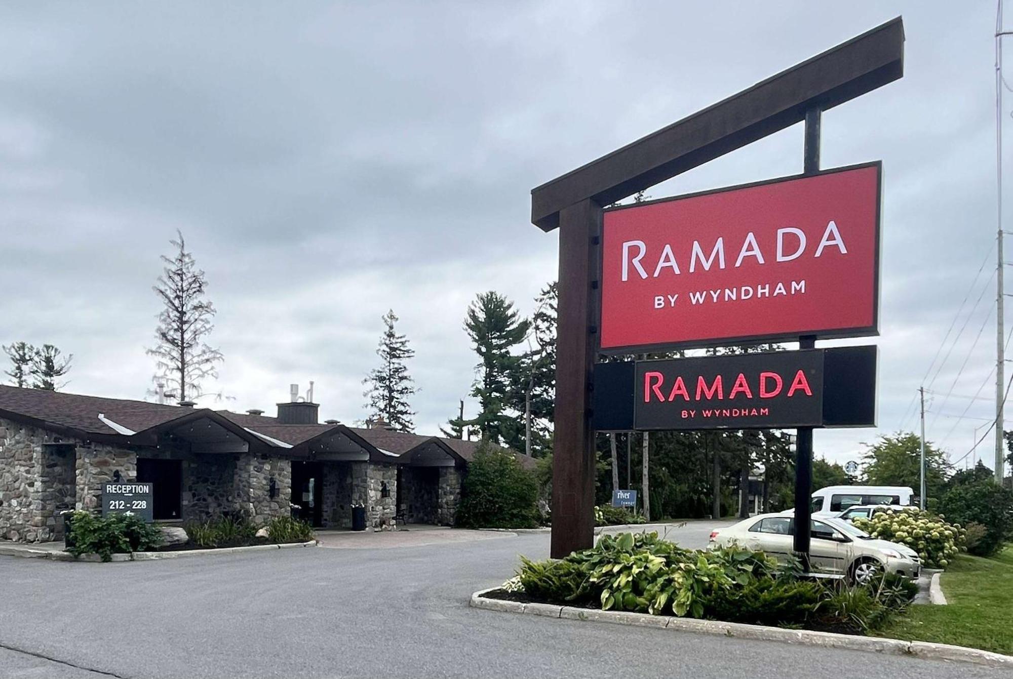 Ramada By Wyndham Ottawa On The Rideau Hotel Exterior photo