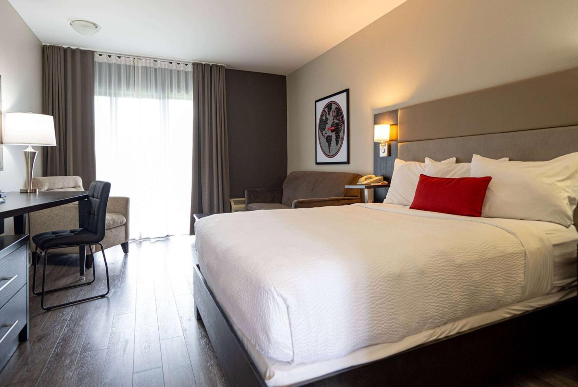 Ramada By Wyndham Ottawa On The Rideau Hotel Exterior photo