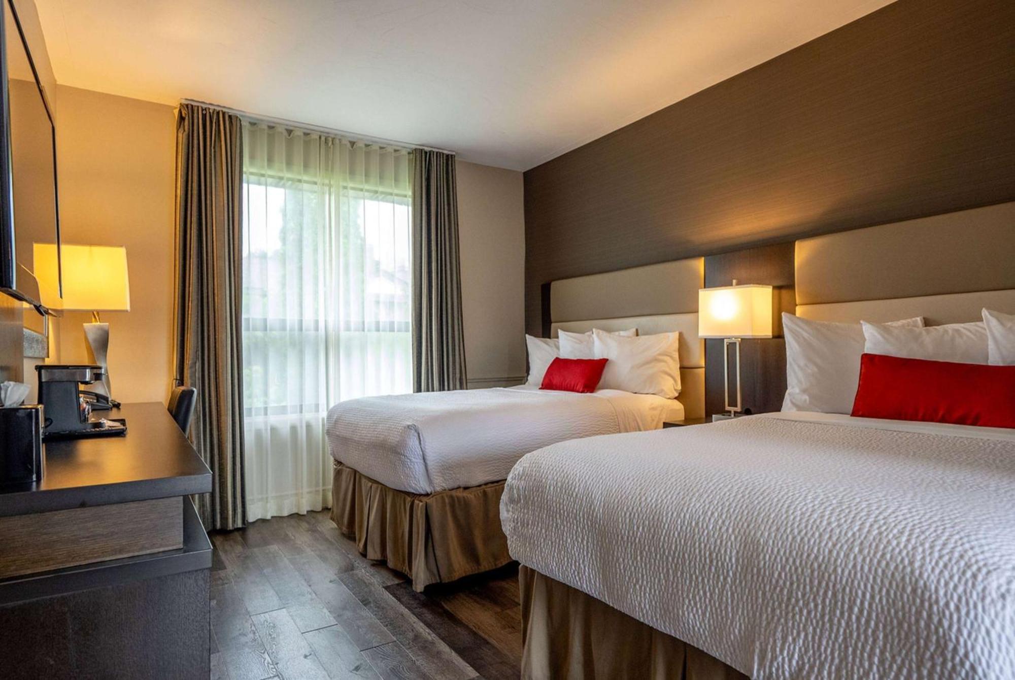Ramada By Wyndham Ottawa On The Rideau Hotel Exterior photo