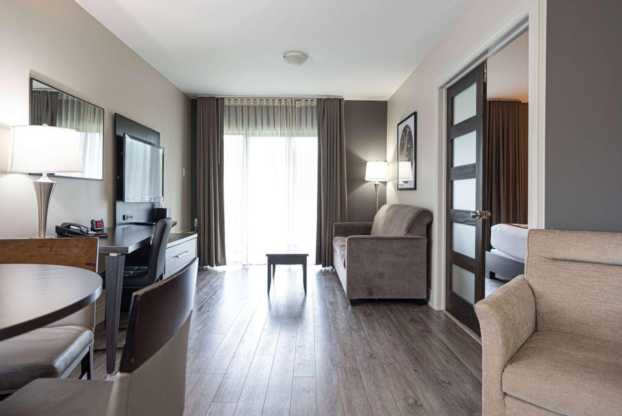Ramada By Wyndham Ottawa On The Rideau Hotel Exterior photo